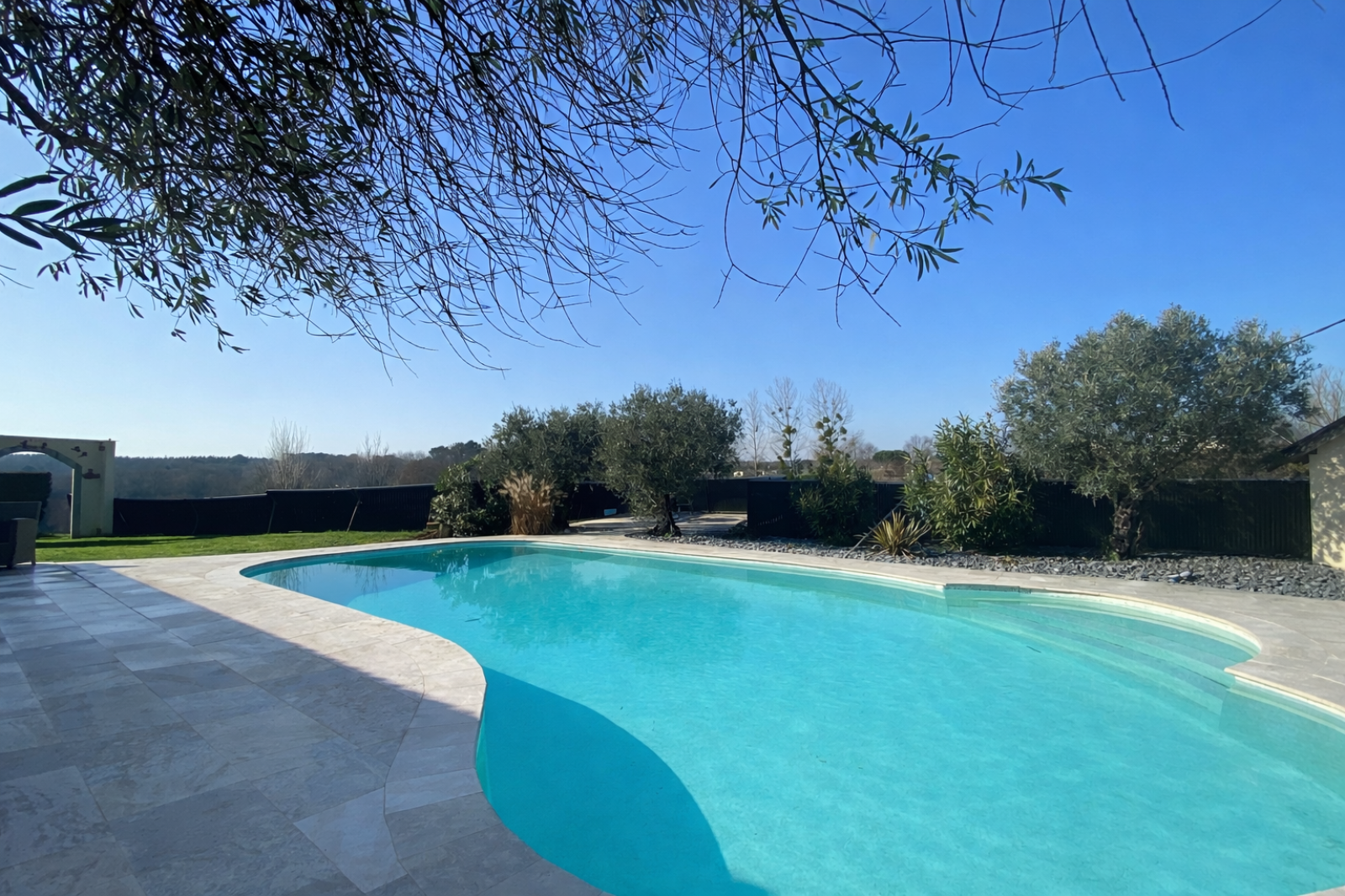 Image_, Propriete, Bazas, ref :B438