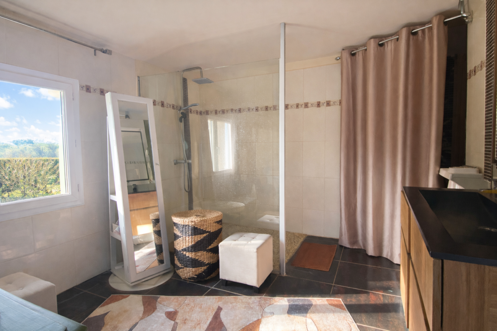 Image_, Propriete, Bazas, ref :B438